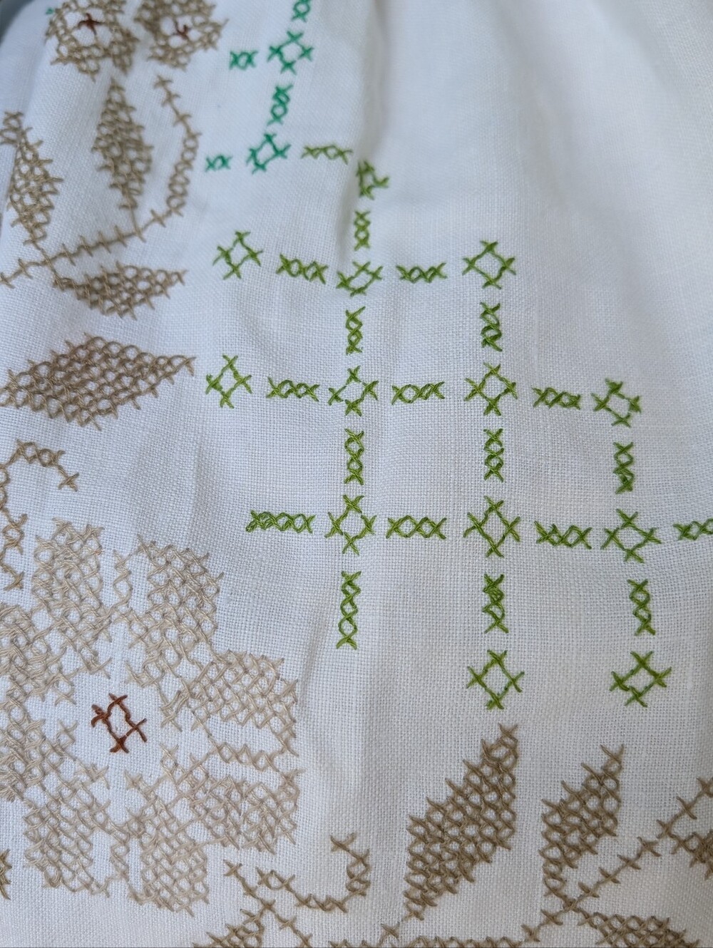 one of a kind LINEN SHORTS made from a cross stitched tablecloth S - Picture 12 of 12